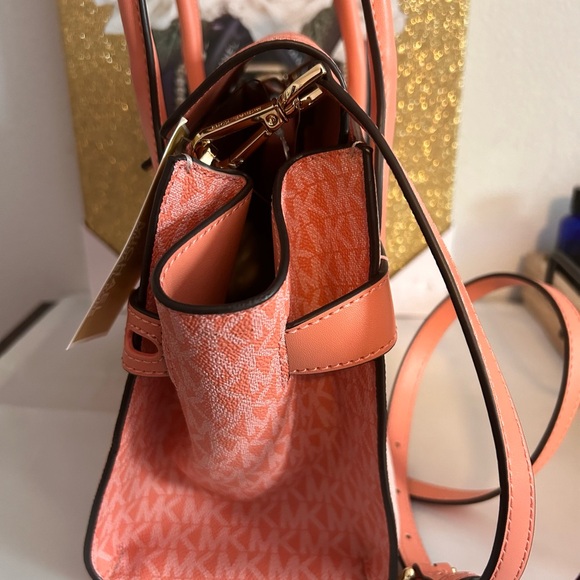 Michael Kors NWT medium flap satchel retails $558 - Picture 3 of 13